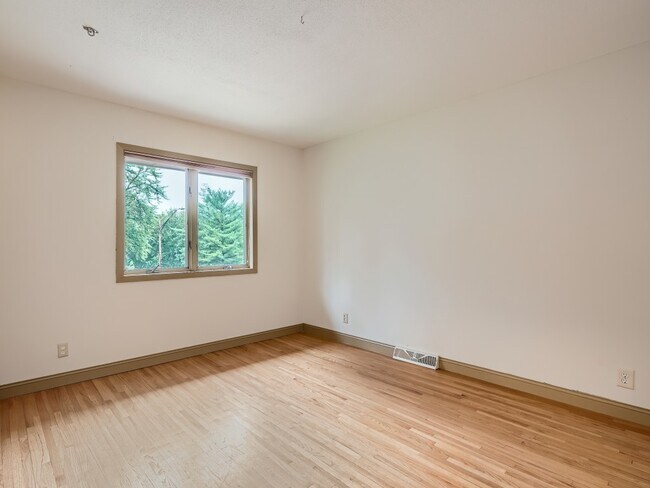 Building Photo - 8840 Morris Rd