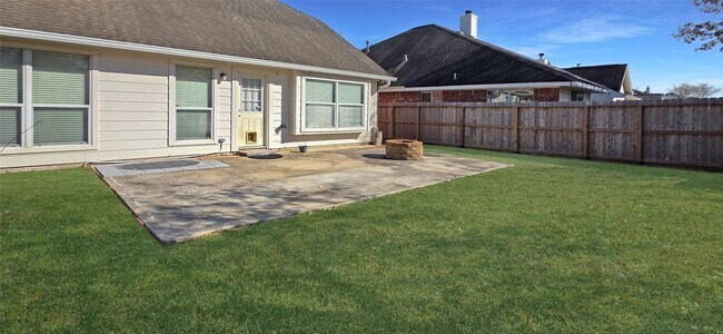 Building Photo - 2202 Drake Falls Dr