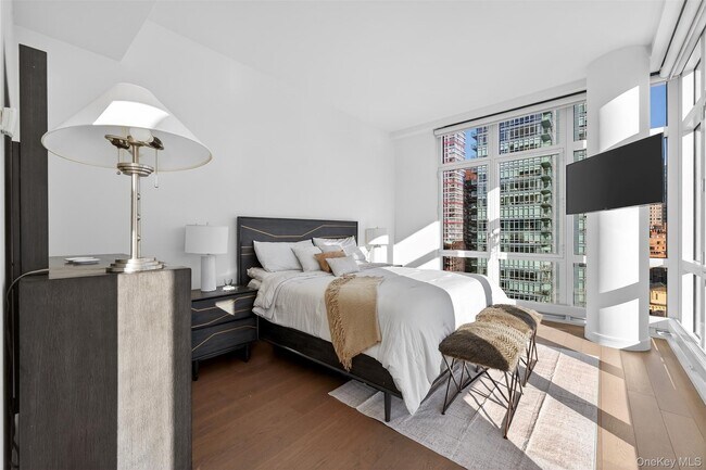 Building Photo - 305 E 51st St