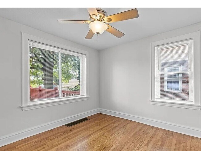 Building Photo - Comfortable Living in the Heart of South St. Louis