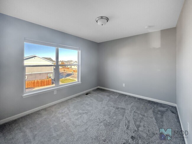 Building Photo - $0 DEPOSIT OPTION. SPACIOUS 4-BEDROOM, 3.5...