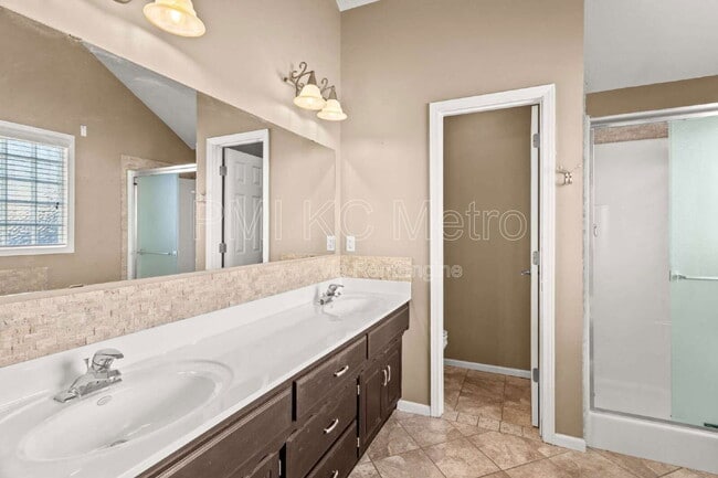 Building Photo - 824 SE 11 Terrace