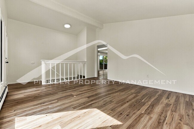 Building Photo - 648 Buchanan Ln
