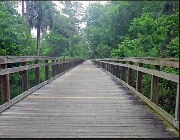 Building Photo - 120 Hibiscus Woods Ct