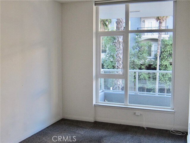 Building Photo - 411 W Seaside Way