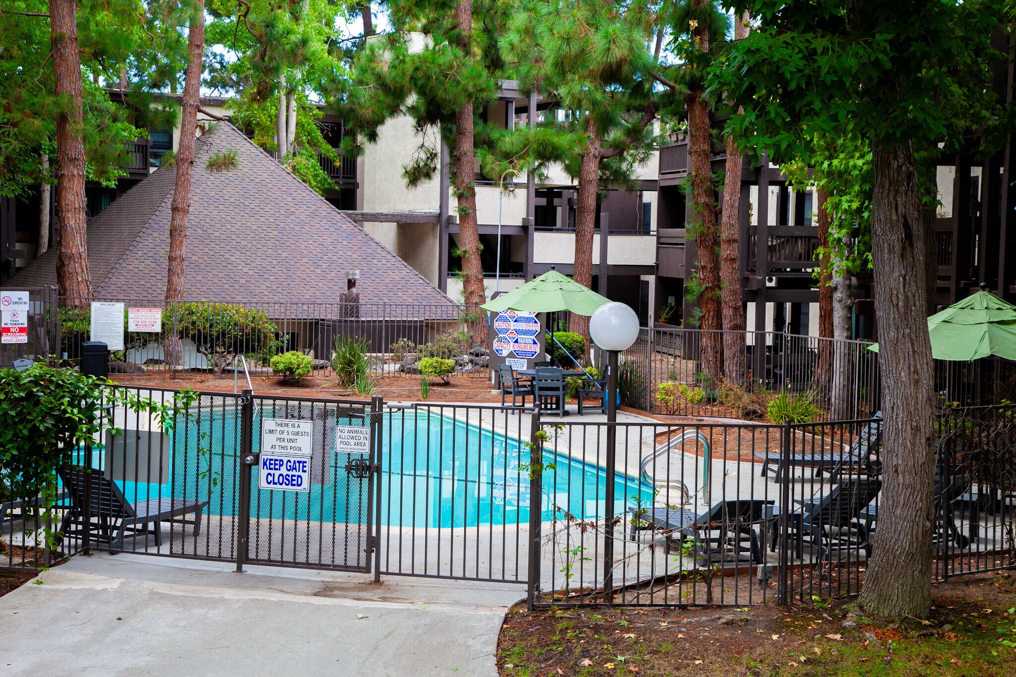 Pool - 7777 W 91st St