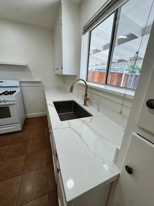 Building Photo - 961 S 7th St