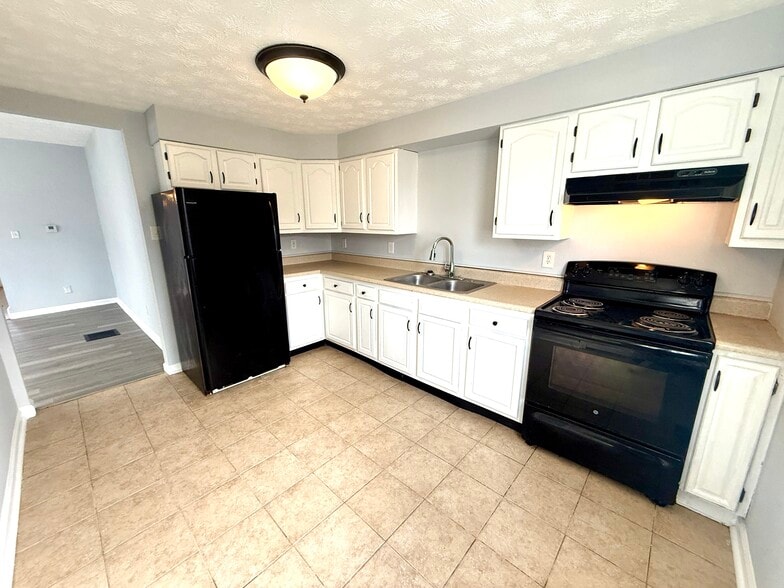 Building Photo - 22 Pleasant Ave