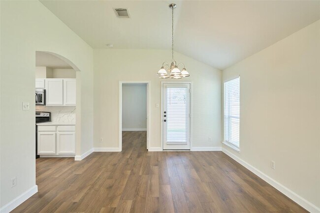 Building Photo - 354 Fantasy Ln
