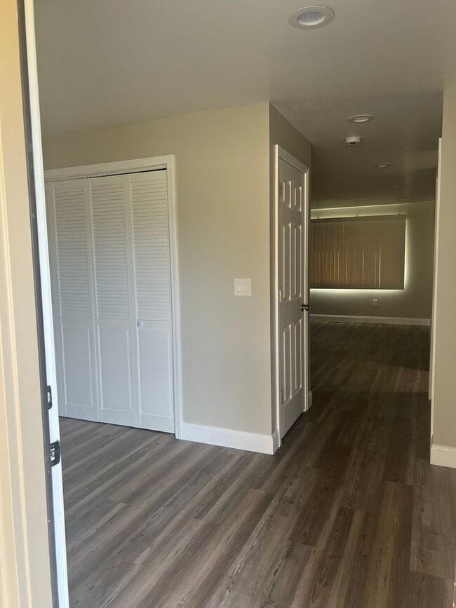 Building Photo - fully renovated 3 bedroom