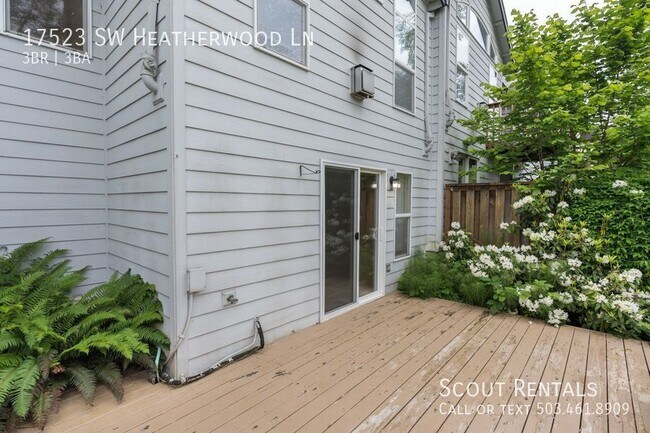 Building Photo - Spacious Sherwood Townhouse!