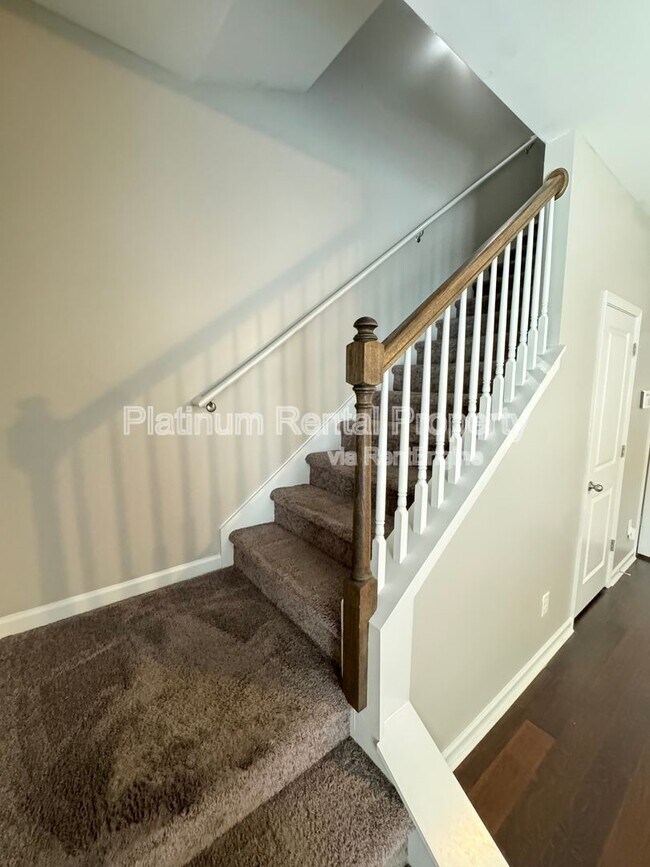 Building Photo - 1733 Brookside Lay Cir