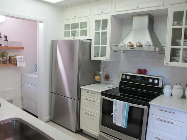 Building Photo - 4711 Spicewood Springs Rd