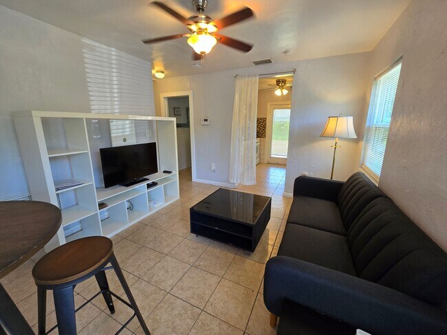 Building Photo - 1148 Highland St