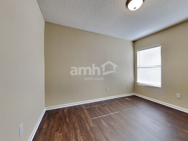 Building Photo - 12333 Anarania Dr