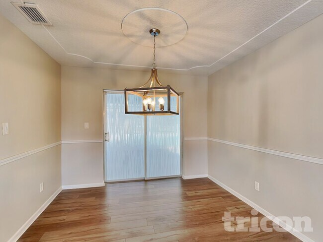 Building Photo - 3516 E Roundtree Dr