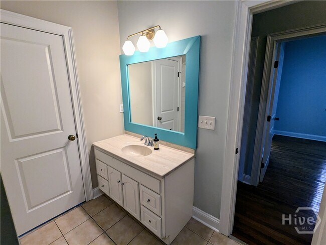 Building Photo - 305 E Duffy St