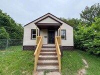 Building Photo - Ranch Style Home in Gary!