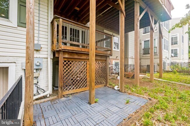 Building Photo - 3385 Beechcliff Dr