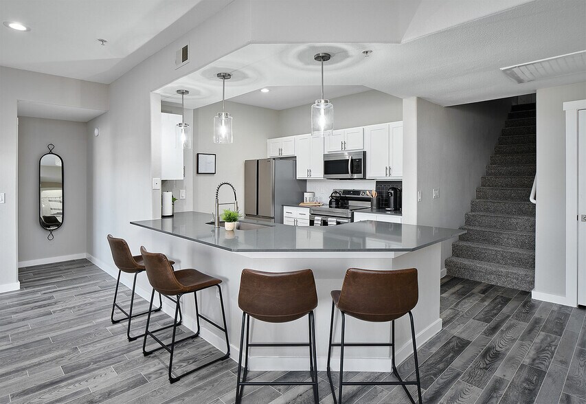 Building Photo - Four Peaks