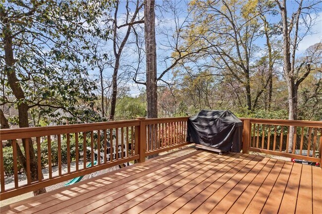 Building Photo - 255 Lindbergh Drive NE