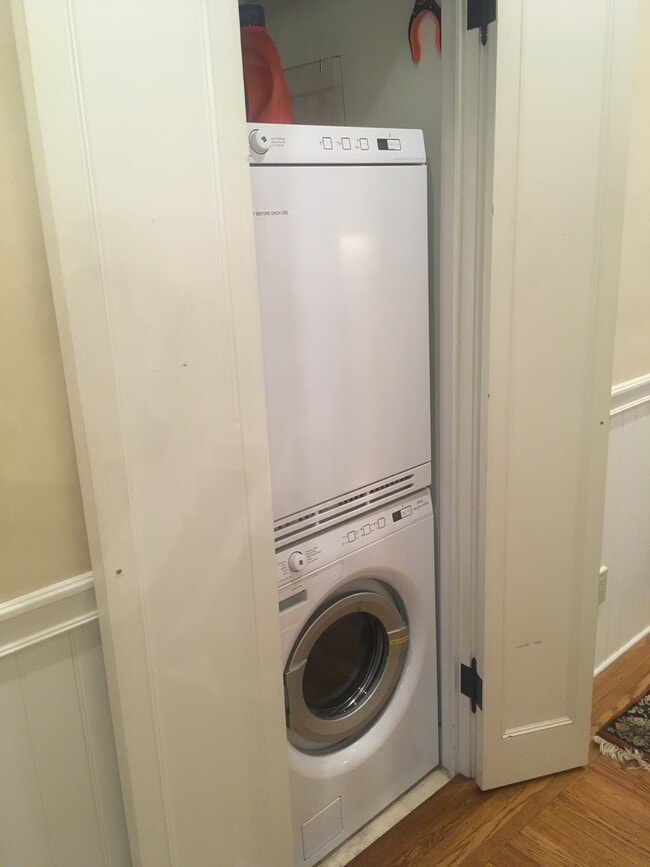 Building Photo - 408 Lombard St