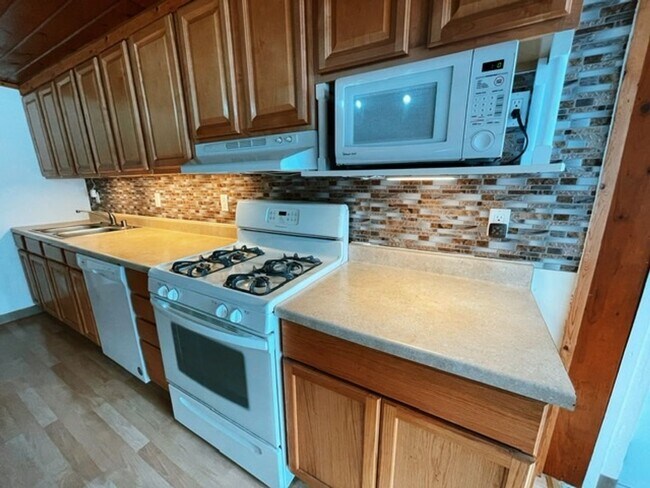 Building Photo - Unique and Updated Corner Lot Cabin in Mou...