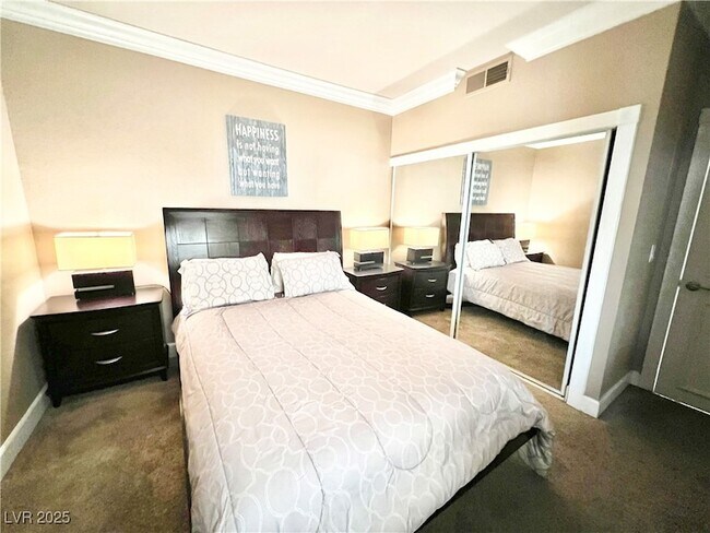 Building Photo - 260 E Flamingo Rd