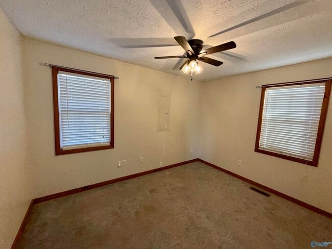 Building Photo - 412 Pearl St SW