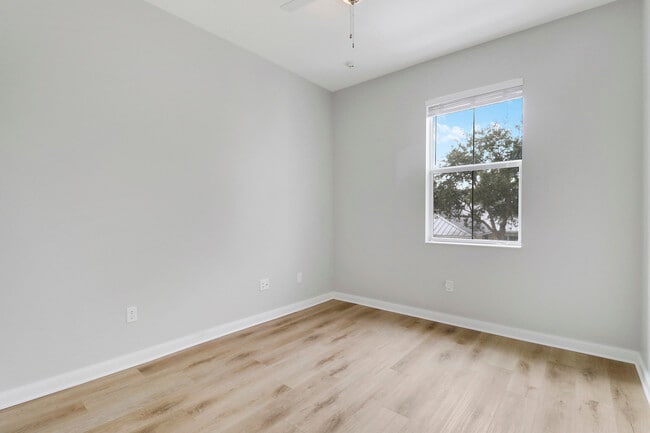 Building Photo - 3310 W Mallory Blvd