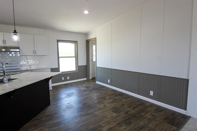 Building Photo - 120 Blue Quail St