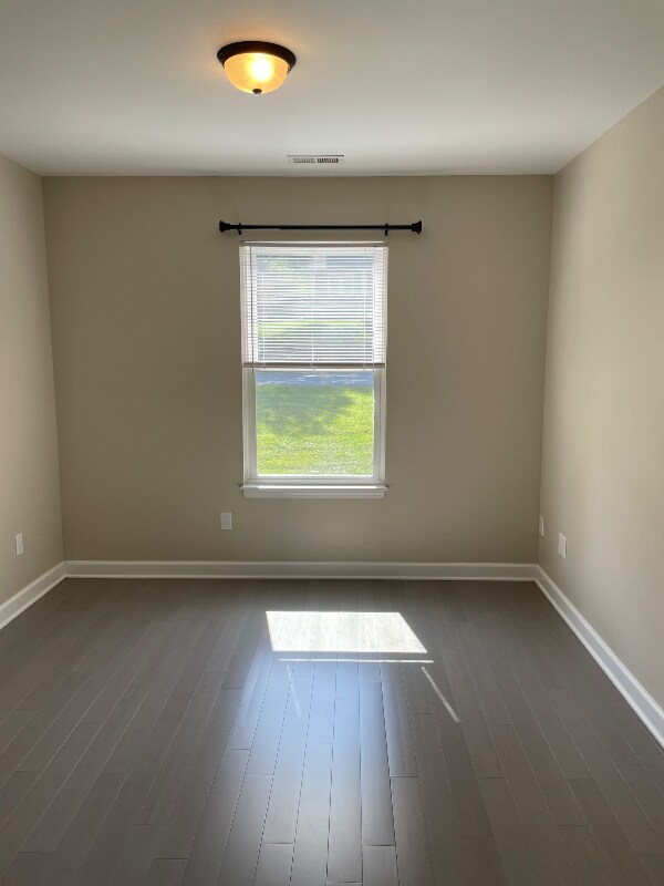 Building Photo - 305 2nd St