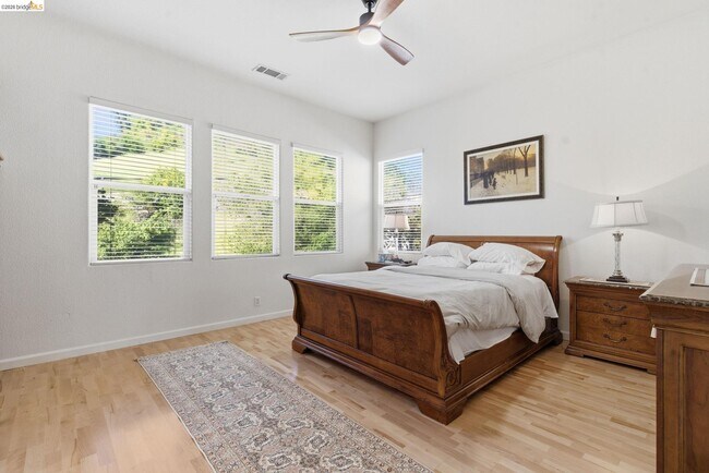 Building Photo - 257 Golf Links St