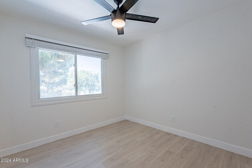 Building Photo - 8103 E Glenrosa Ave