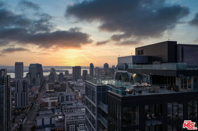 Building Photo - 601 Eleventh Ave
