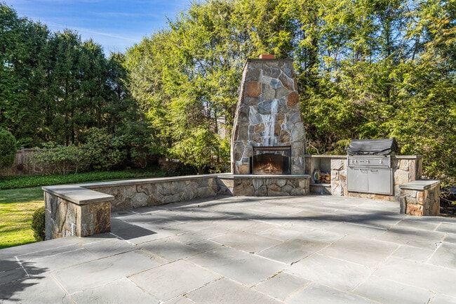 Building Photo - 78 Meadow Rd