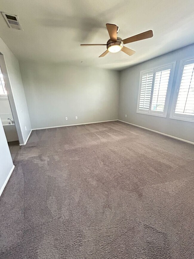 Building Photo - Beautiful Home For Rent NW Bakersfield AVAILABLE NOW!