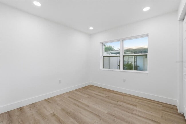 Building Photo - 2470 Del Rio Way