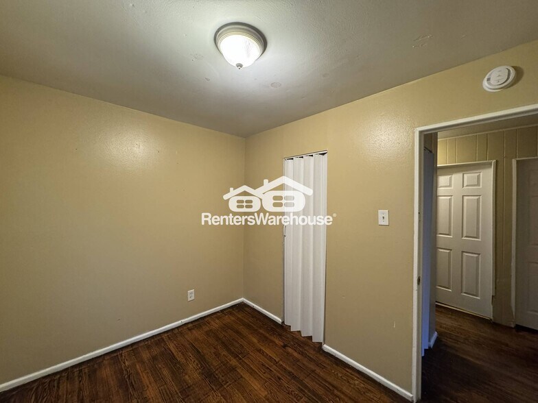 Building Photo - 10137 Cavalier Ct