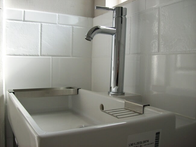 Farm Bath Sink in BR - 6105 Monterey Rd