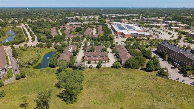 Building Photo - 1116 Kensington Dr