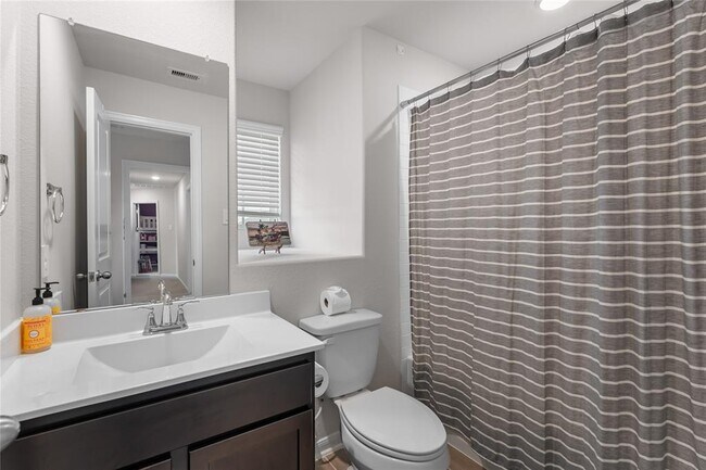 Building Photo - 1226 Tilia Crk Ln
