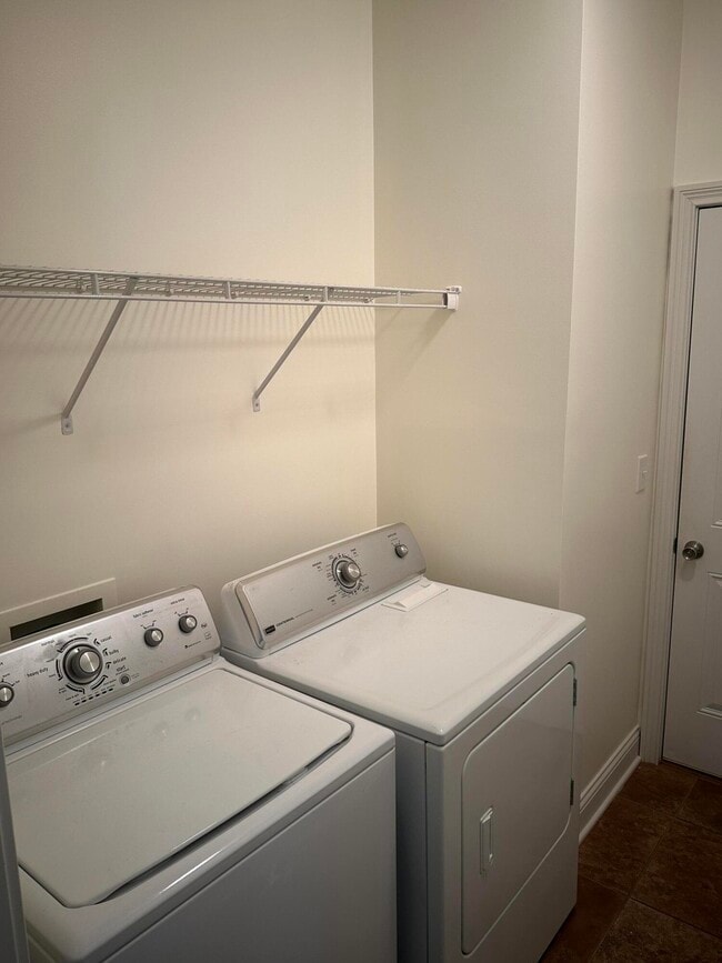 Building Photo - 106 Wisteria Ln