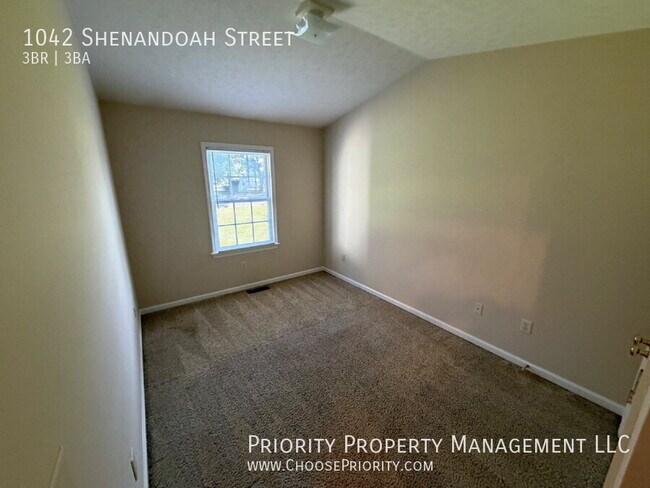 Building Photo - 1042 Shenandoah St