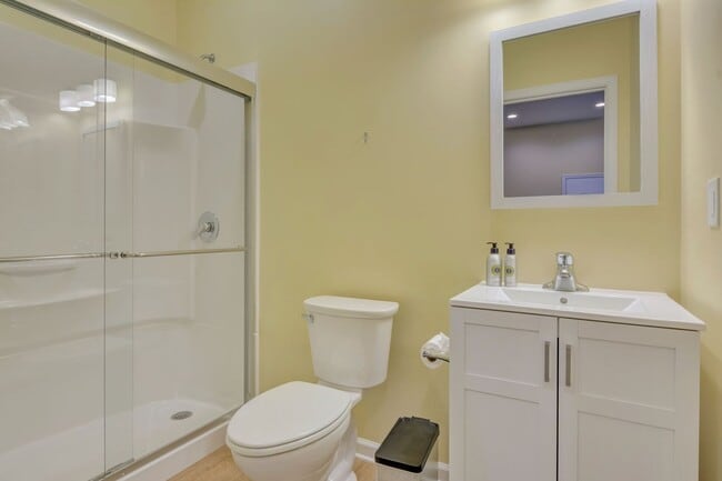 Building Photo - 151 Longwood Dr