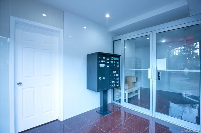 Building Photo - 55 S Middle Neck Rd