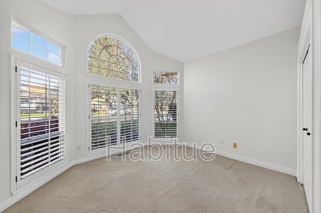 Building Photo - 393 E Trailside Dr