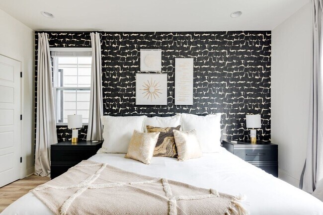 Building Photo - Fully Furnished - Designer Home (Flexible Lease Options)