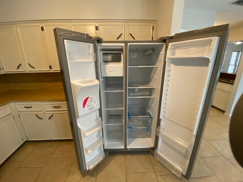 Brand new refrigerator - 1803 Falcon Dr