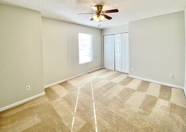 Building Photo - 425 Ridgehill Dr